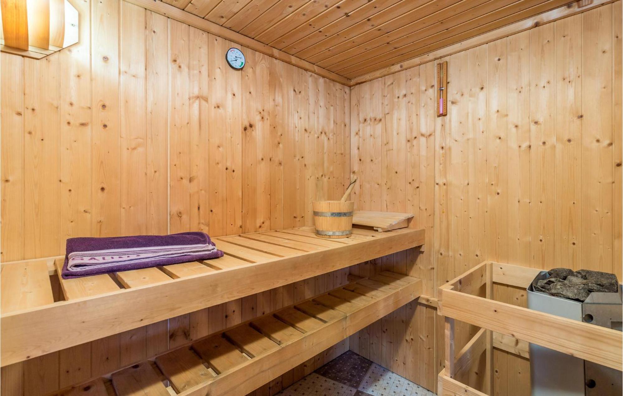 Gorgeous Home In Zgaljici With Sauna 外观 照片